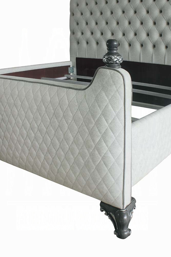 House Delphine Queen Bed